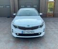 Белый Киа K5, объемом двигателя 0 л и пробегом 262 тыс. км за 11500 $, фото 1 на Automoto.ua