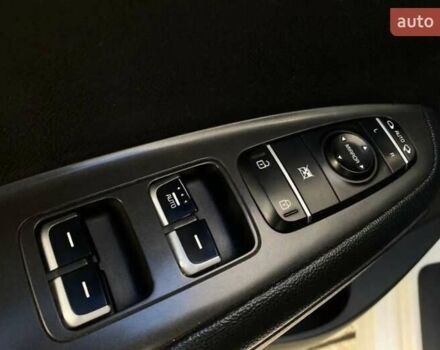Белый Киа K5, объемом двигателя 2 л и пробегом 666 тыс. км за 9200 $, фото 3 на Automoto.ua