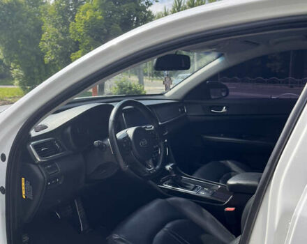 Белый Киа K5, объемом двигателя 2 л и пробегом 153 тыс. км за 13950 $, фото 4 на Automoto.ua