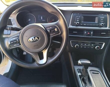 Білий Кіа K5, об'ємом двигуна 2 л та пробігом 384 тис. км за 10400 $, фото 7 на Automoto.ua