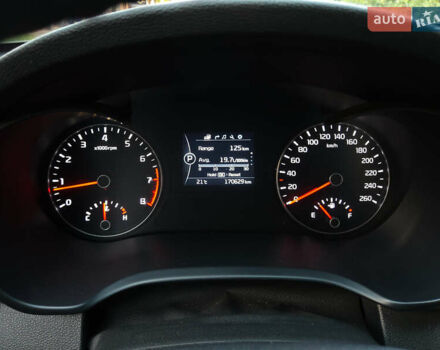 Белый Киа K5, объемом двигателя 2 л и пробегом 170 тыс. км за 14500 $, фото 26 на Automoto.ua