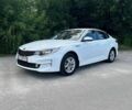 Белый Киа K5, объемом двигателя 2 л и пробегом 216 тыс. км за 10300 $, фото 1 на Automoto.ua