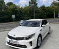 Белый Киа K5, объемом двигателя 2 л и пробегом 153 тыс. км за 13950 $, фото 1 на Automoto.ua