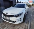 Білий Кіа K5, об'ємом двигуна 2 л та пробігом 384 тис. км за 10400 $, фото 1 на Automoto.ua