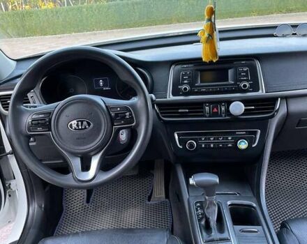 Белый Киа K5, объемом двигателя 0 л и пробегом 262 тыс. км за 11500 $, фото 8 на Automoto.ua