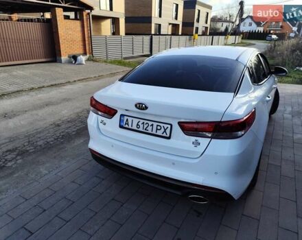 Білий Кіа K5, об'ємом двигуна 2 л та пробігом 384 тис. км за 10400 $, фото 3 на Automoto.ua