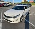 Белый Киа K5, объемом двигателя 2 л и пробегом 306 тыс. км за 10900 $, фото 1 на Automoto.ua
