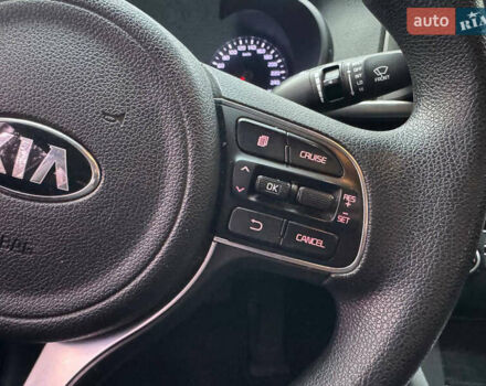Білий Кіа K5, об'ємом двигуна 2 л та пробігом 338 тис. км за 8700 $, фото 8 на Automoto.ua