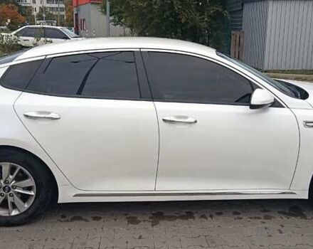 Білий Кіа K5, об'ємом двигуна 2 л та пробігом 320 тис. км за 10600 $, фото 2 на Automoto.ua