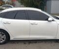 Білий Кіа K5, об'ємом двигуна 2 л та пробігом 320 тис. км за 10600 $, фото 2 на Automoto.ua