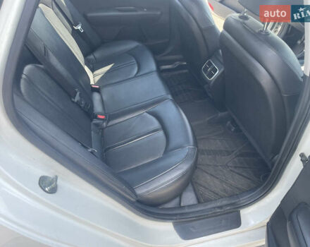 Белый Киа K5, объемом двигателя 2 л и пробегом 300 тыс. км за 10500 $, фото 7 на Automoto.ua