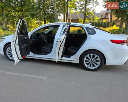Белый Киа K5, объемом двигателя 2 л и пробегом 170 тыс. км за 14500 $, фото 6 на Automoto.ua