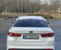 Белый Киа K5, объемом двигателя 2 л и пробегом 268 тыс. км за 11600 $, фото 6 на Automoto.ua