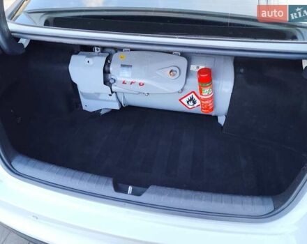 Білий Кіа K5, об'ємом двигуна 2 л та пробігом 384 тис. км за 10400 $, фото 11 на Automoto.ua