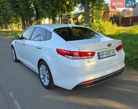 Белый Киа K5, объемом двигателя 2 л и пробегом 170 тыс. км за 14500 $, фото 3 на Automoto.ua