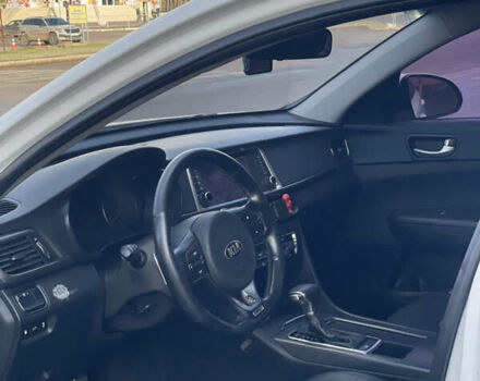 Белый Киа K5, объемом двигателя 2 л и пробегом 268 тыс. км за 11600 $, фото 24 на Automoto.ua
