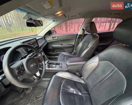 Білий Кіа K5, об'ємом двигуна 2 л та пробігом 338 тис. км за 8700 $, фото 4 на Automoto.ua