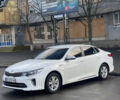 Белый Киа K5, объемом двигателя 2 л и пробегом 268 тыс. км за 11600 $, фото 2 на Automoto.ua