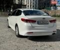 Білий Кіа K5, об'ємом двигуна 2 л та пробігом 337 тис. км за 8999 $, фото 11 на Automoto.ua