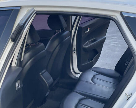 Белый Киа K5, объемом двигателя 2 л и пробегом 268 тыс. км за 11600 $, фото 17 на Automoto.ua