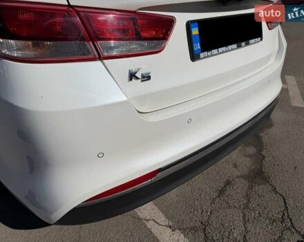Білий Кіа K5, об'ємом двигуна 2 л та пробігом 190 тис. км за 8500 $, фото 9 на Automoto.ua