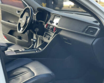 Белый Киа K5, объемом двигателя 2 л и пробегом 268 тыс. км за 11600 $, фото 28 на Automoto.ua