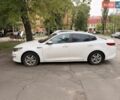 Белый Киа K5, объемом двигателя 2 л и пробегом 340 тыс. км за 9300 $, фото 1 на Automoto.ua