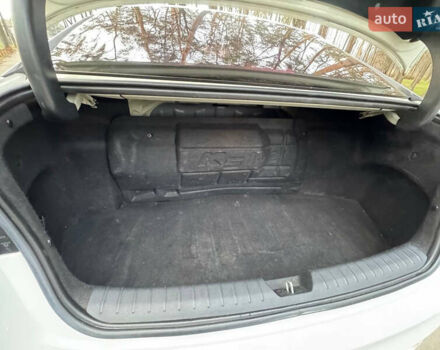 Білий Кіа K5, об'ємом двигуна 2 л та пробігом 338 тис. км за 8700 $, фото 3 на Automoto.ua