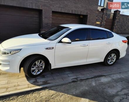 Білий Кіа K5, об'ємом двигуна 2 л та пробігом 384 тис. км за 10400 $, фото 1 на Automoto.ua