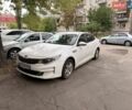 Белый Киа K5, объемом двигателя 2 л и пробегом 340 тыс. км за 9300 $, фото 1 на Automoto.ua