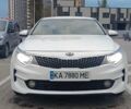 Білий Кіа K5, об'ємом двигуна 2 л та пробігом 320 тис. км за 10600 $, фото 1 на Automoto.ua