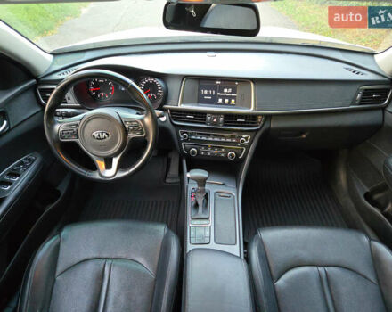 Белый Киа K5, объемом двигателя 2 л и пробегом 170 тыс. км за 14500 $, фото 22 на Automoto.ua