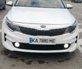 Білий Кіа K5, об'ємом двигуна 2 л та пробігом 320 тис. км за 10600 $, фото 1 на Automoto.ua