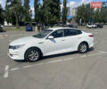 Белый Киа K5, объемом двигателя 2 л и пробегом 300 тыс. км за 11500 $, фото 1 на Automoto.ua
