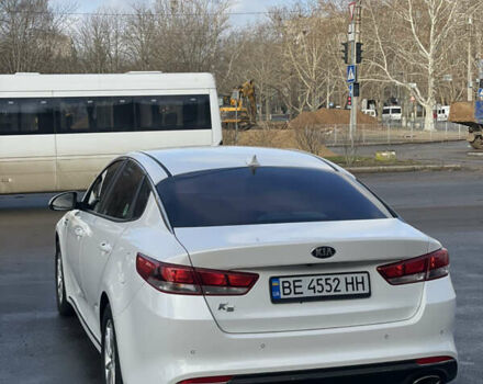 Белый Киа K5, объемом двигателя 2 л и пробегом 268 тыс. км за 11600 $, фото 5 на Automoto.ua