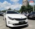 Белый Киа K5, объемом двигателя 2 л и пробегом 253 тыс. км за 12900 $, фото 1 на Automoto.ua