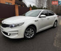 Белый Киа K5, объемом двигателя 2 л и пробегом 300 тыс. км за 14000 $, фото 1 на Automoto.ua