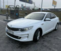 Белый Киа K5, объемом двигателя 2 л и пробегом 238 тыс. км за 10700 $, фото 2 на Automoto.ua