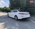 Белый Киа K5, объемом двигателя 2 л и пробегом 335 тыс. км за 11990 $, фото 5 на Automoto.ua