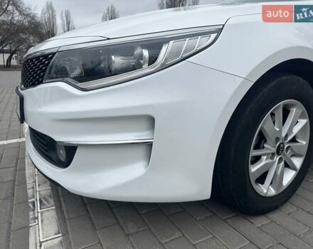 Білий Кіа K5, об'ємом двигуна 2 л та пробігом 259 тис. км за 12500 $, фото 3 на Automoto.ua