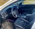 Белый Киа K5, объемом двигателя 2 л и пробегом 216 тыс. км за 10500 $, фото 6 на Automoto.ua