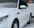 Белый Киа K5, объемом двигателя 2 л и пробегом 229 тыс. км за 12300 $, фото 24 на Automoto.ua