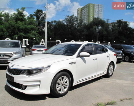 Белый Киа K5, объемом двигателя 2 л и пробегом 253 тыс. км за 12900 $, фото 2 на Automoto.ua