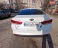 Белый Киа K5, объемом двигателя 2 л и пробегом 258 тыс. км за 11800 $, фото 16 на Automoto.ua