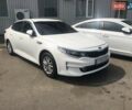 Белый Киа K5, объемом двигателя 2 л и пробегом 397 тыс. км за 10990 $, фото 2 на Automoto.ua