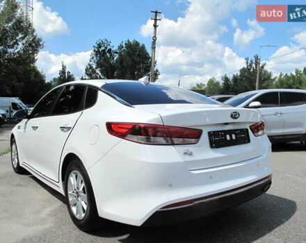 Белый Киа K5, объемом двигателя 2 л и пробегом 253 тыс. км за 12900 $, фото 5 на Automoto.ua