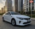 Белый Киа K5, объемом двигателя 2 л и пробегом 235 тыс. км за 11500 $, фото 1 на Automoto.ua