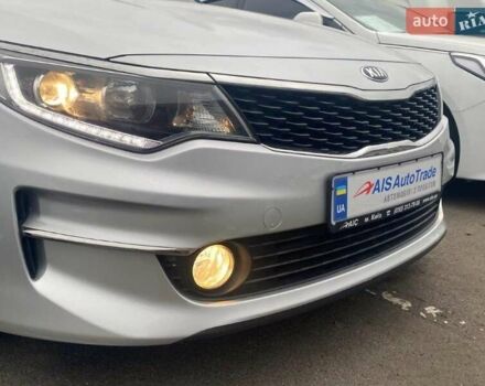 Белый Киа K5, объемом двигателя 2 л и пробегом 274 тыс. км за 11990 $, фото 2 на Automoto.ua