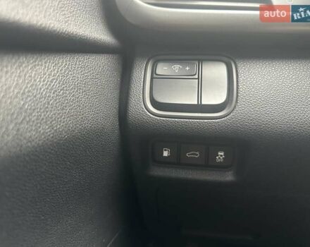 Білий Кіа K5, об'ємом двигуна 2 л та пробігом 259 тис. км за 12500 $, фото 7 на Automoto.ua