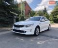 Белый Киа K5, объемом двигателя 2 л и пробегом 335 тыс. км за 11990 $, фото 1 на Automoto.ua